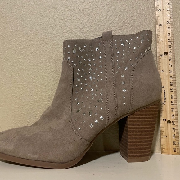 JENNIFER LOPEZ Taupe Studded Ankle Booties - Picture 7 of 7